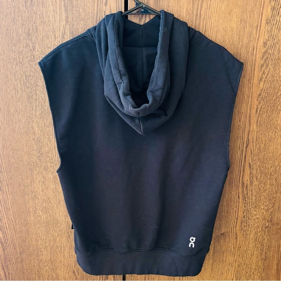 NWOT Limited Edition On Cloud Sleeveless Club Hoodie Black Small - Picture 2 of 6